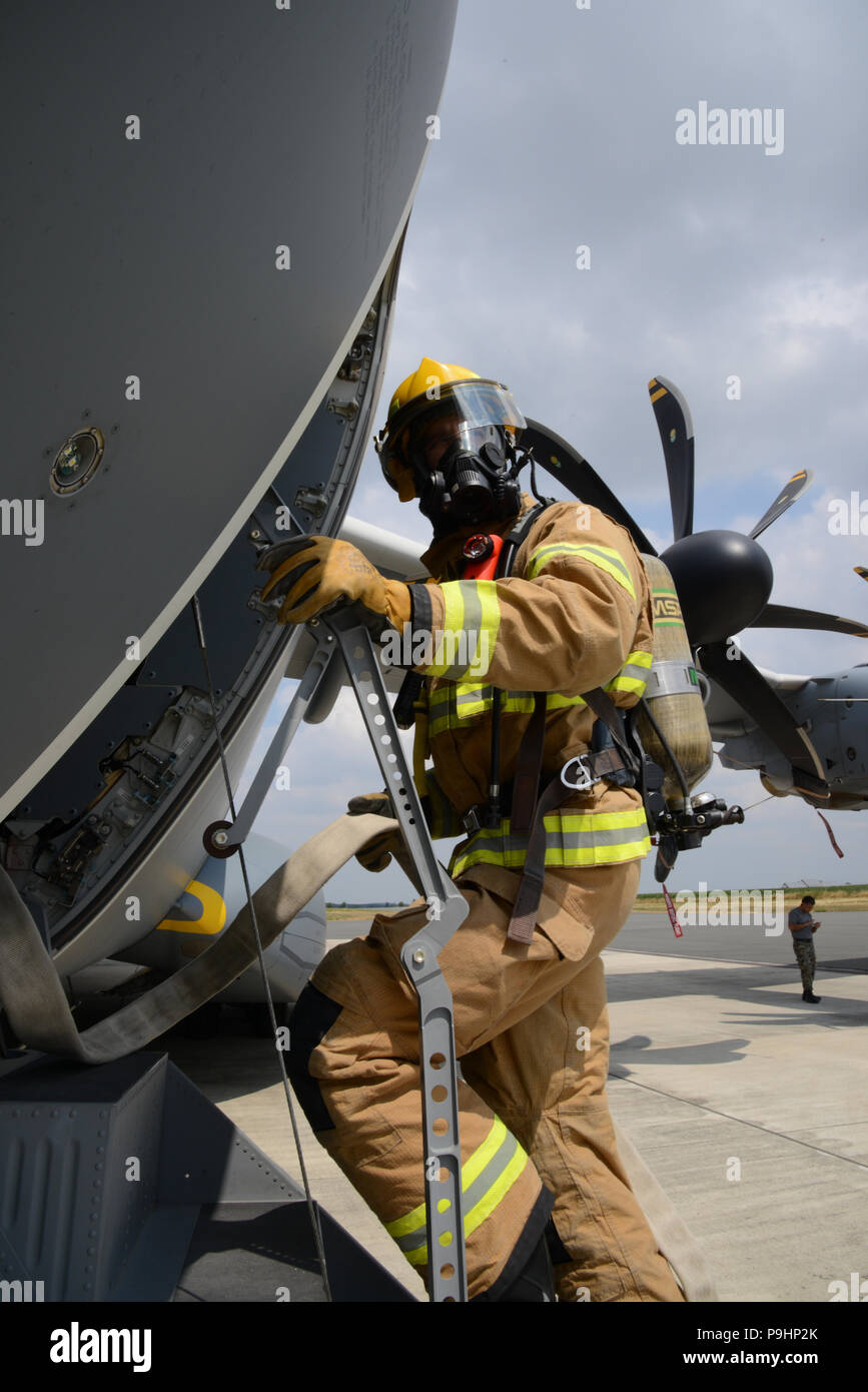 U.S. Airman assigned to 424th Air Base Squadron, trains during the Turkish Airbus A400M' Fire fighter exercise, in Chièvres Air Base, Belgium, July 12, 2018. (U.S. Army photo by Visual Information Specialist Pascal Demeuldre) Stock Photo