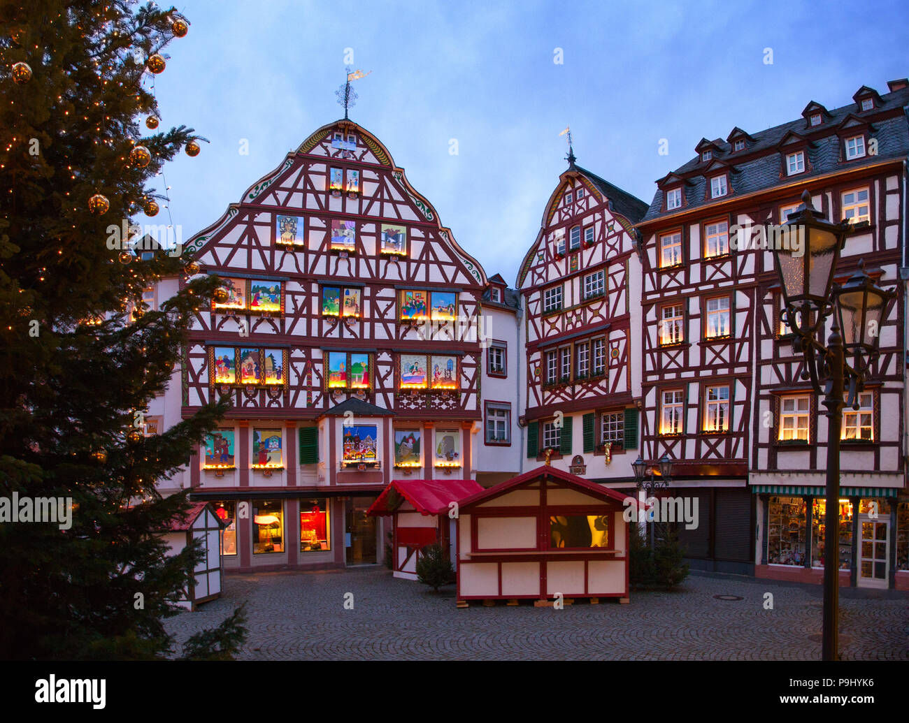 Marketplace on Christmas Eve at dusk, Bernkastel-Kues, Rhineland-Palatinate, Germany. Stock Photo