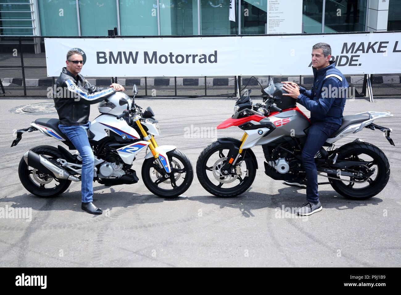 Gurugram India 18th July 18 Vikram Pawah President Bmw Group India L Dimitris Raptis R Head Of Region Asia During The Launch All New Bmw G 310 R And G 310 Gs Motorcycle Credit Gurugram India 18th July 18 Vikram Pawah President Bmw Group India L Dimitris Raptis R Head Of Region Asia During The Launch All New Bmw G 310 R And G 310 Gs Motorcycle Credit