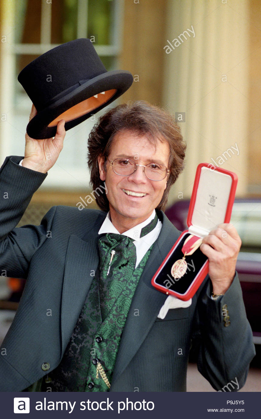Ils-L nous ont quittés..... - Page 14 File-photo-dated-25101995-of-singer-cliff-richard-who-has-won-his-legal-action-against-the-bbc-over-coverage-of-a-police-raid-at-his-apartment-in-berkshire-in-august-2014-at-buckingham-palace-after-he-was-knighted-by-queen-elizabeth-ii-P9J5Y5