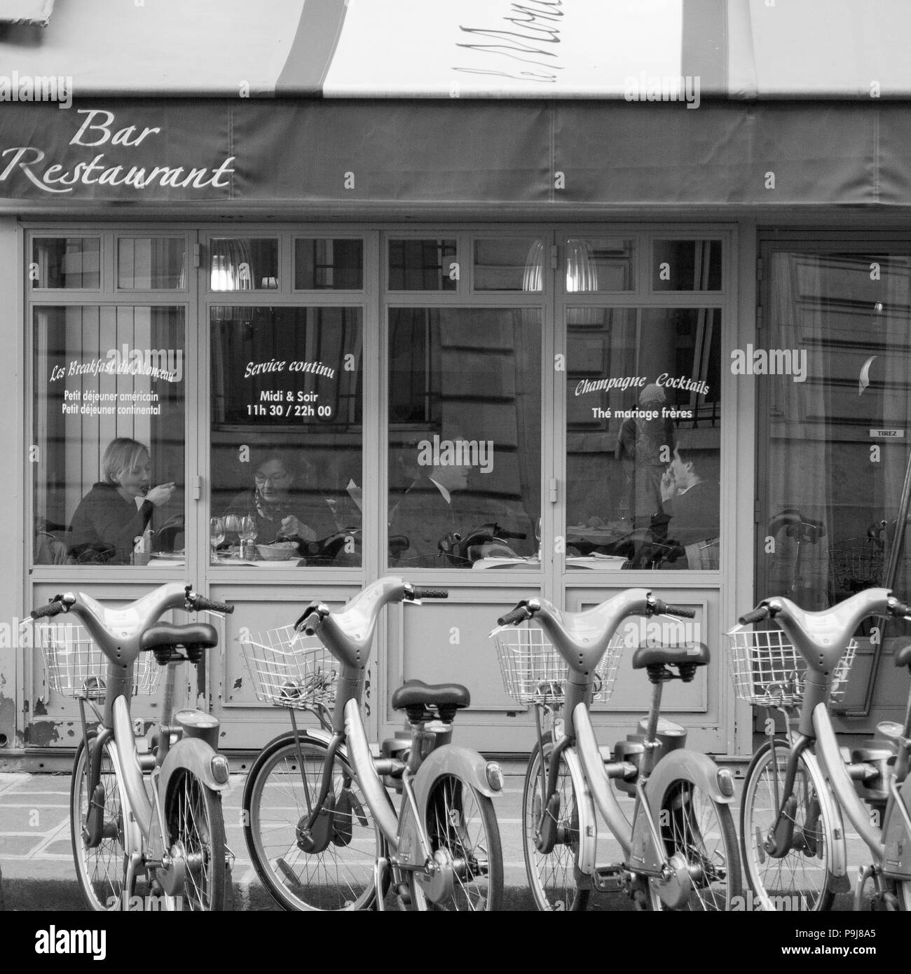 Bistrot paris Black and White Stock Photos & Images - Alamy