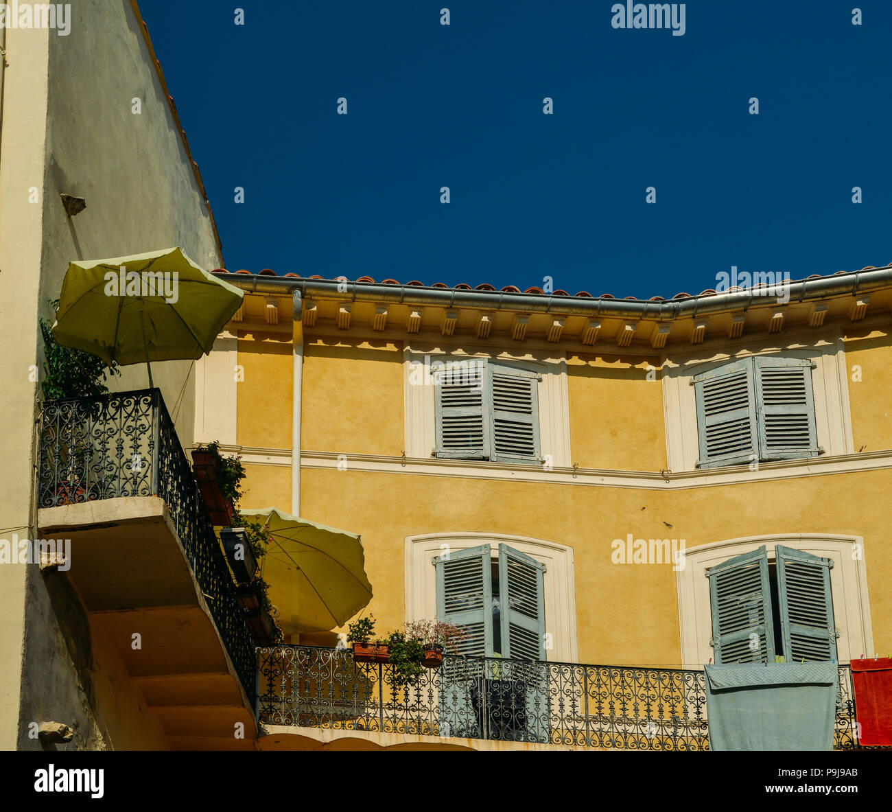 Traditional Provencal yellow facade with blue shutters Stock Photo Alamy