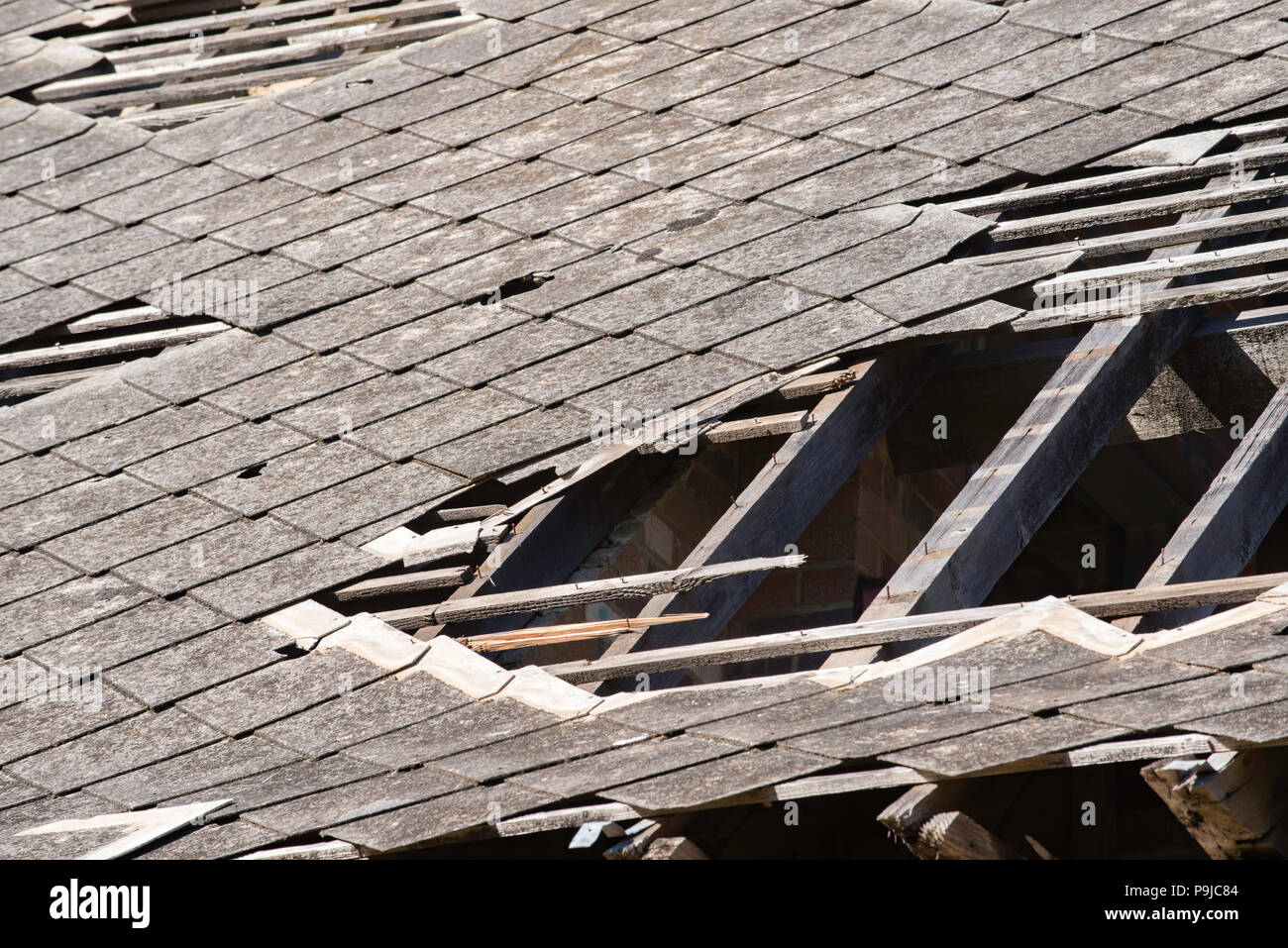 Broken Asbestos Stock Photos &amp; Broken Asbestos Stock ...