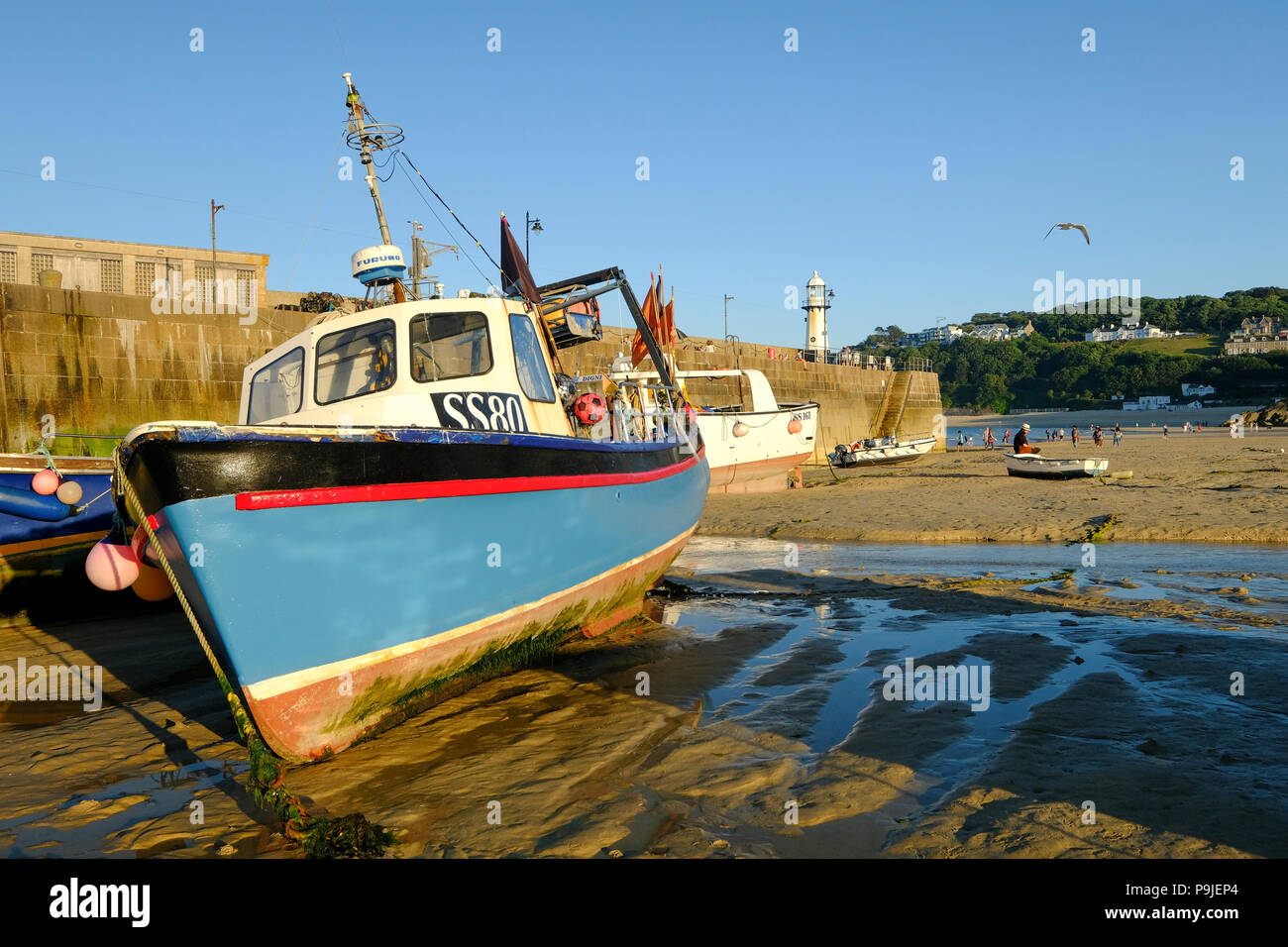 St ives fishing boat beached hi-res stock photography and images - Alamy