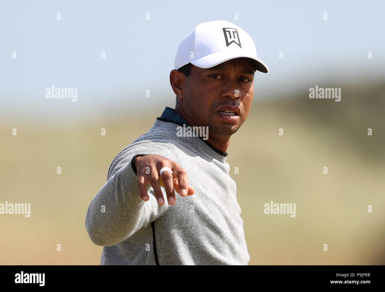 Usas tiger woods on driving range hires stock photography and images