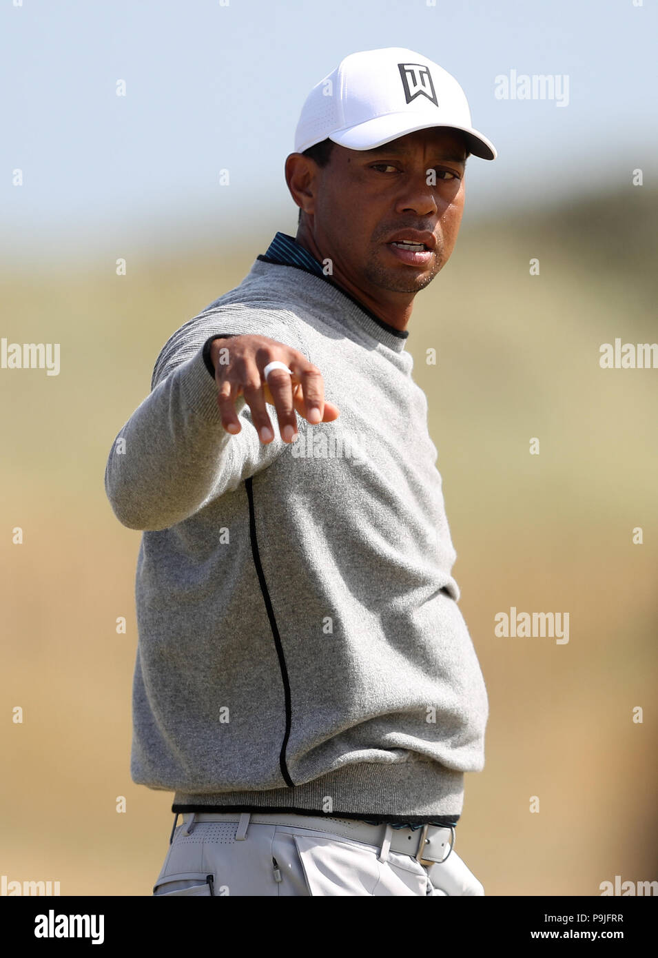 Usas tiger woods on driving range hires stock photography and images