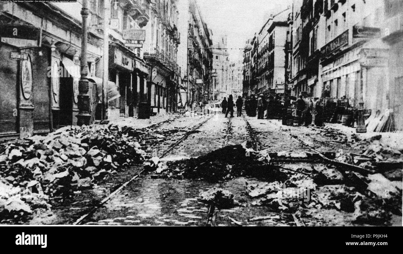 Spanish Civil War 1936-39. Madrid, effects of an air raid on the streets of the city, December 1936. Stock Photo