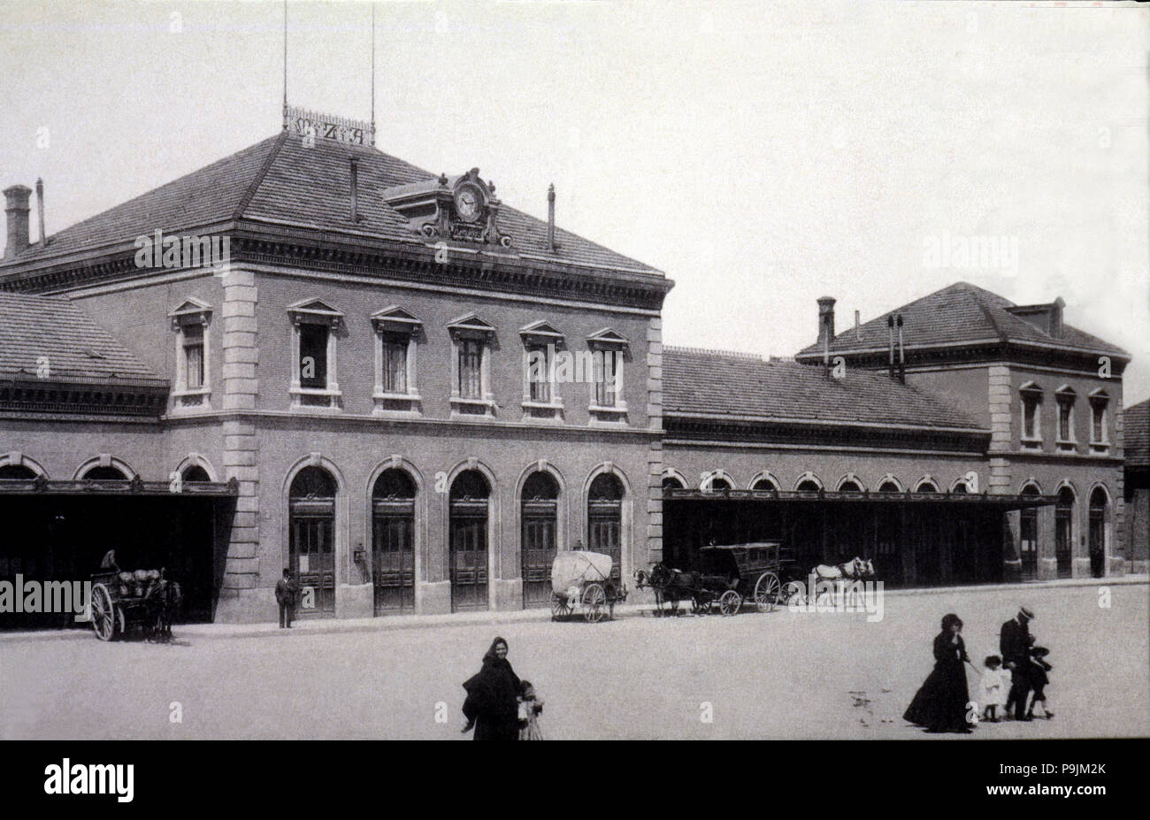 View of the façade of the railway station MZA Zaragoza, in 1920, with the postmark of 20 July 1920. Stock Photo