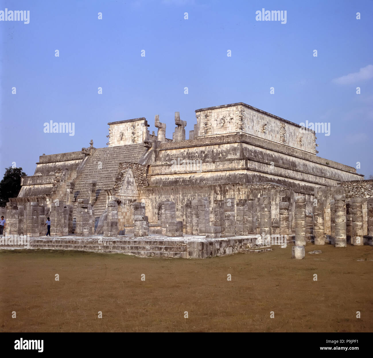 Temple Of The Warriors In Chichen Itza Stock Photo Alamy Temple Of The Warriors In Chichen Itza Stock Photo Alamy