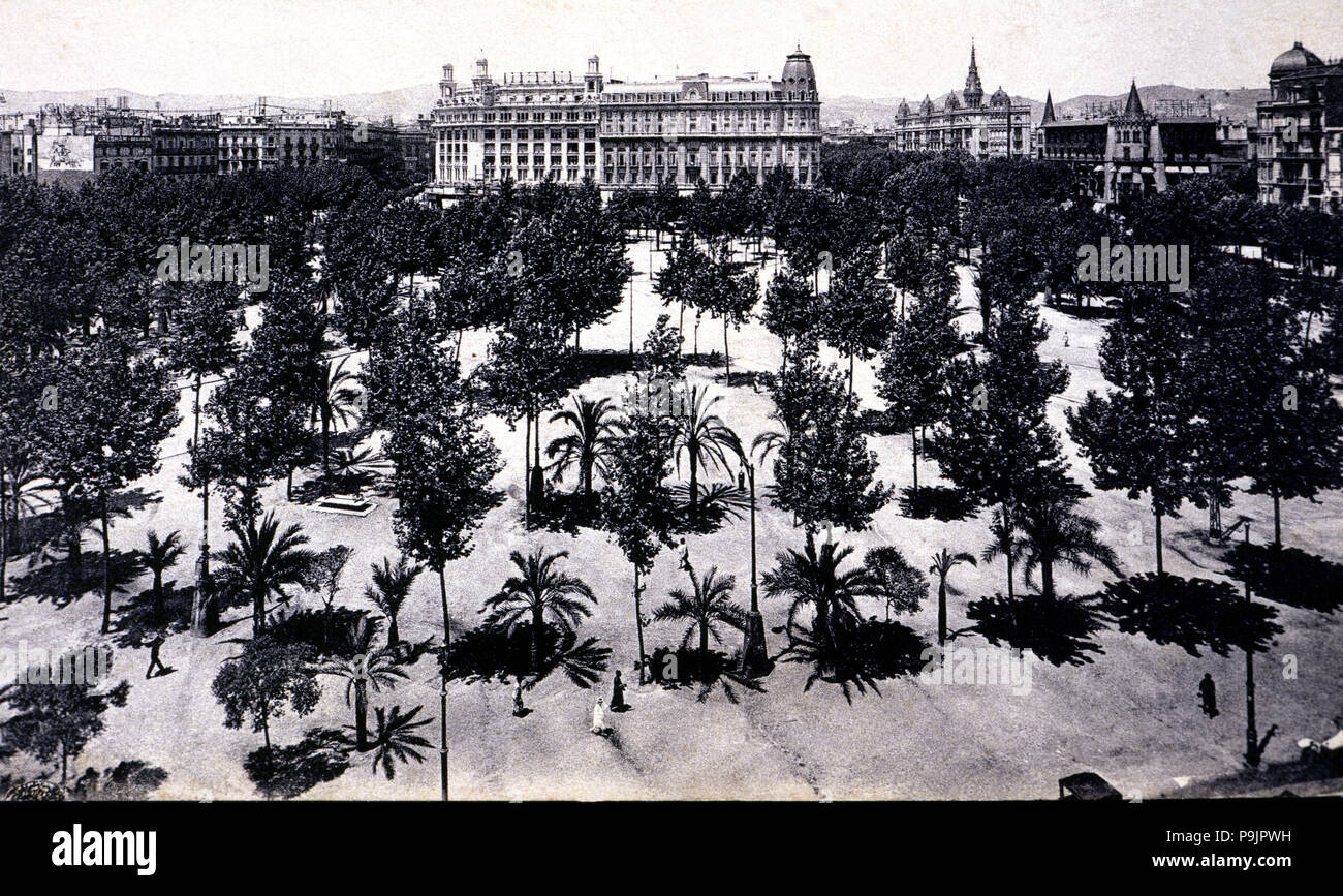 Central view of Catalonia Square in Barcelona and the Hotel Colon building, now disappeared, 1915. Stock Photo