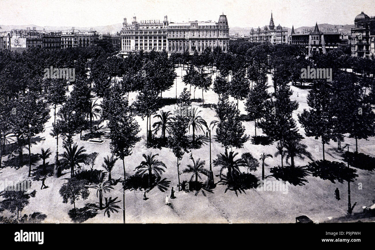 Central view of Catalonia Square in Barcelona and the Hotel Colon ...