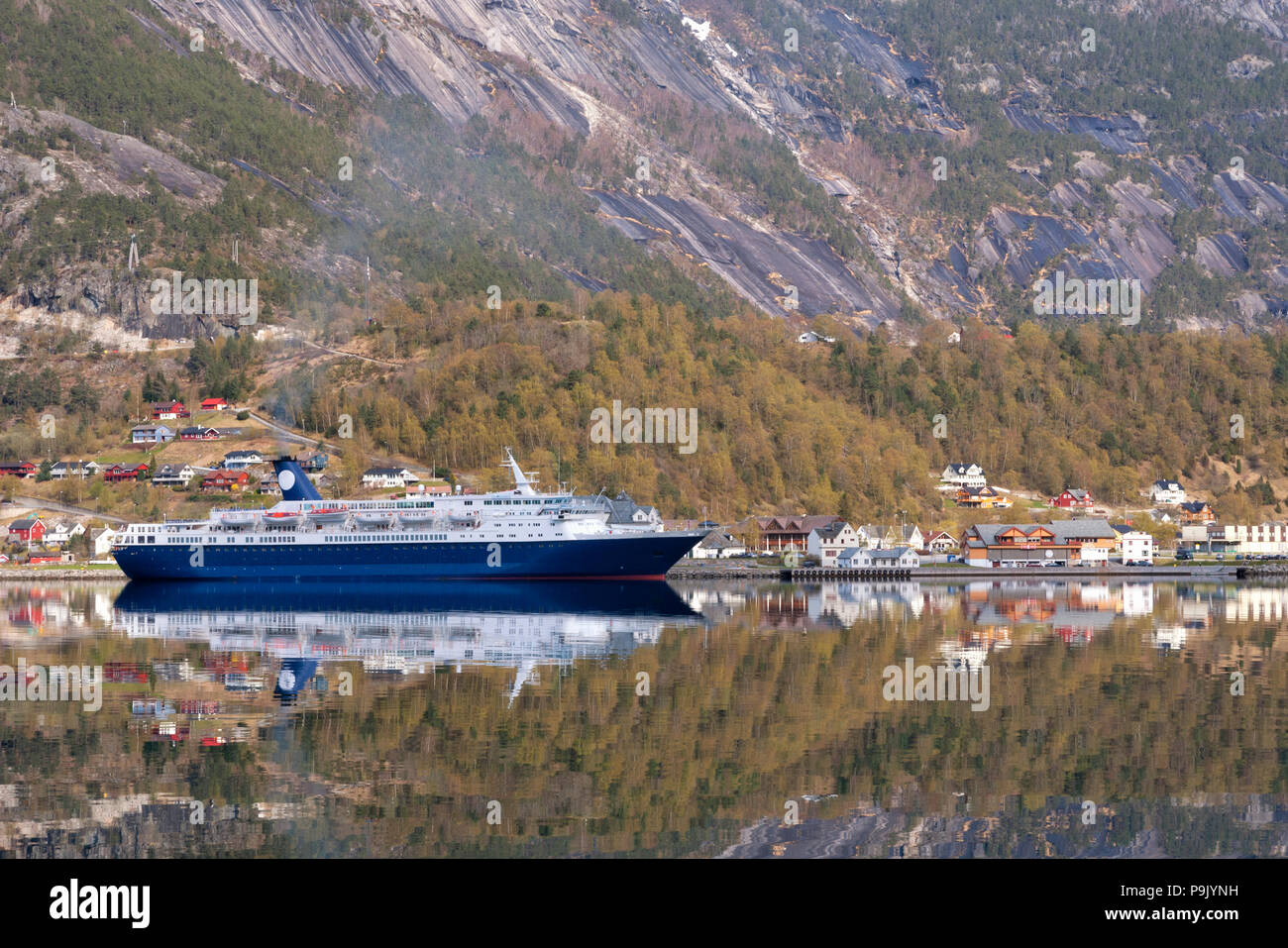 Cruise ship in the Hardangerfjord Stock Photo - Alamy