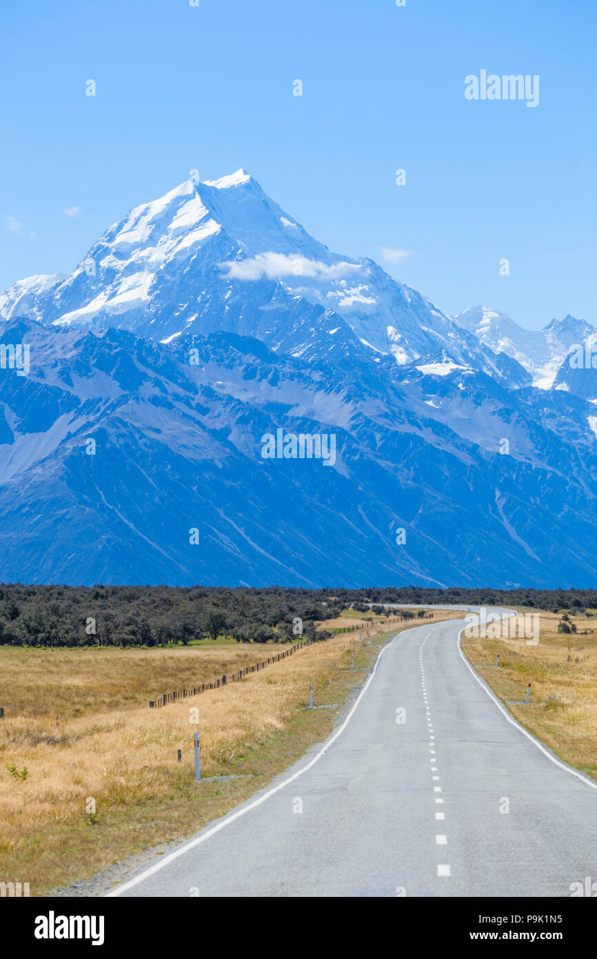 New Zealand mount cook national park road to MOUNT COOK NEW ZEALAND SOUTH ISLAND Stock Photo