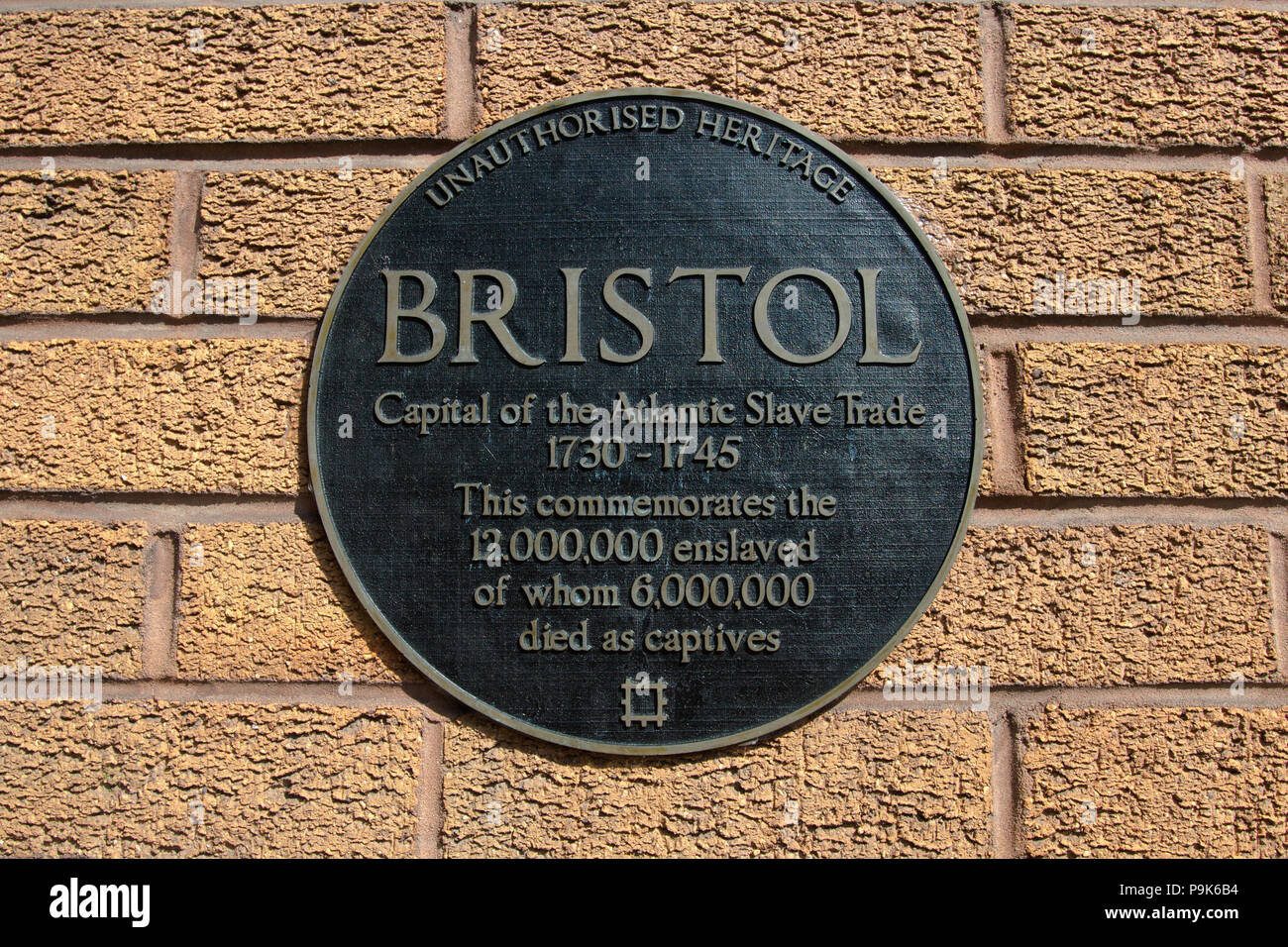 BRISTOL: Unauthorised Heritage plaque commemorating enslaved during the transatlantic atlantic slave trade. Stock Photo