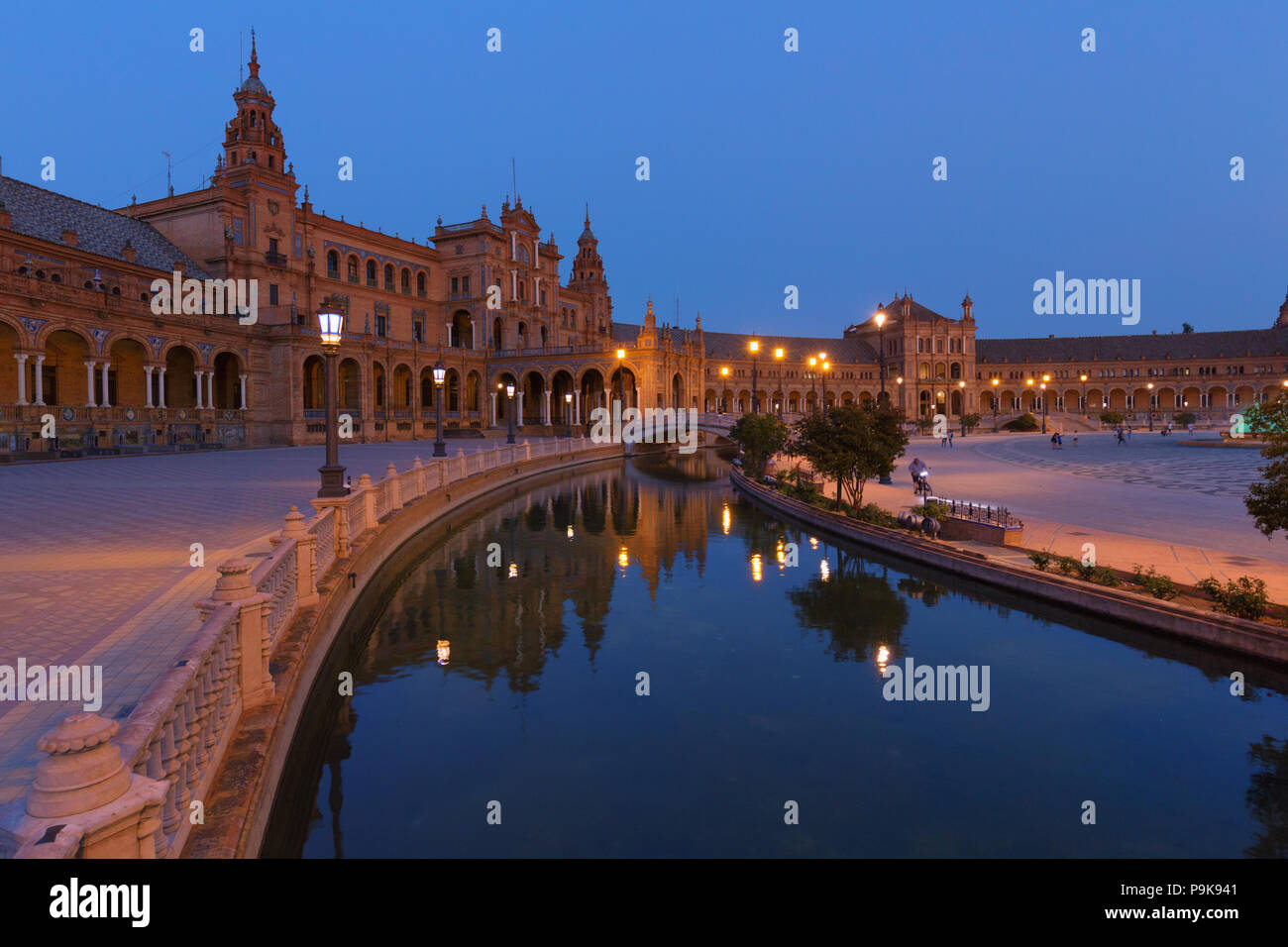City night view architecture hi-res stock photography and images - Alamy