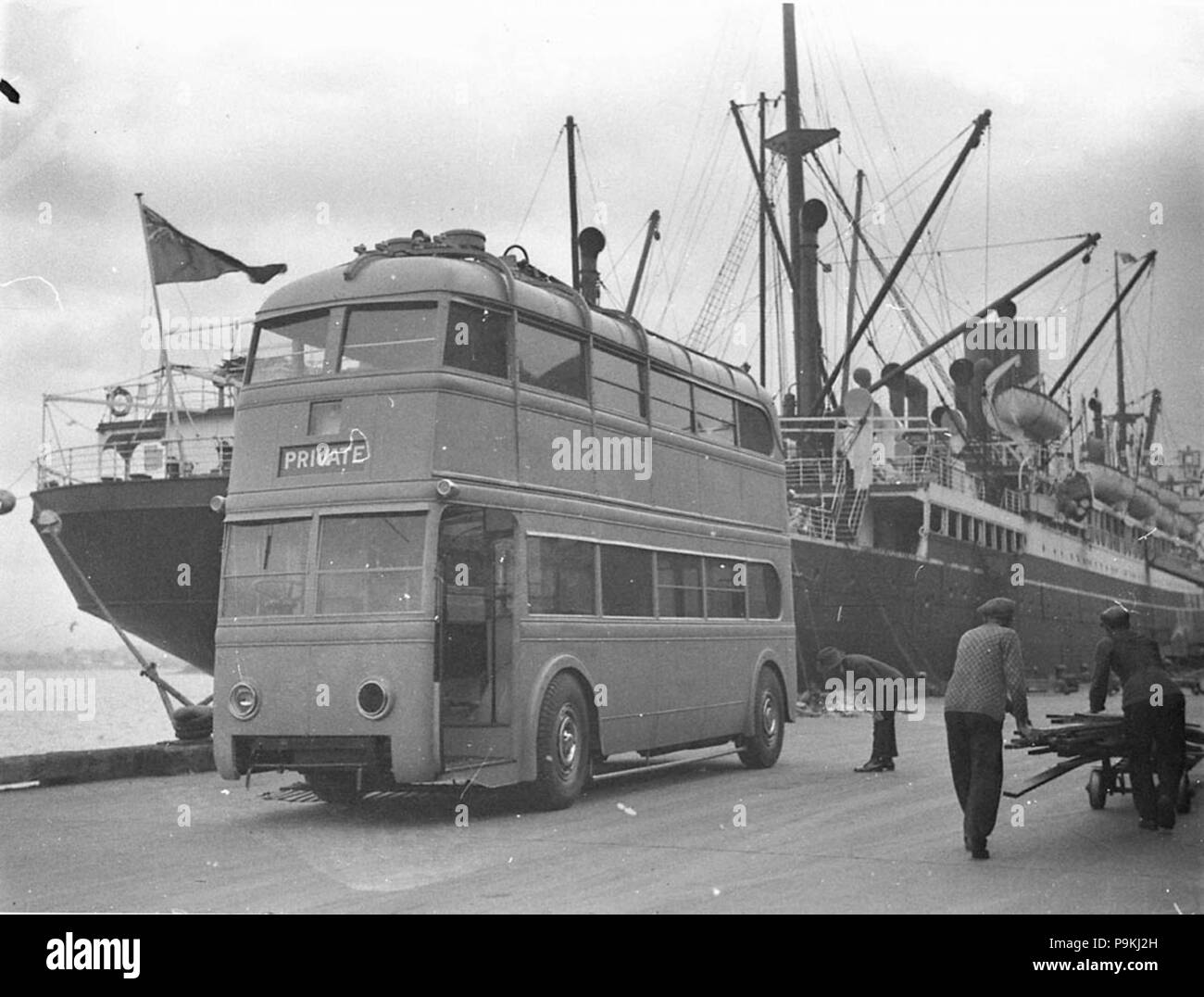 274 SLNSW 6692 Trolley bus being unloaded from ship from England Stock Photo