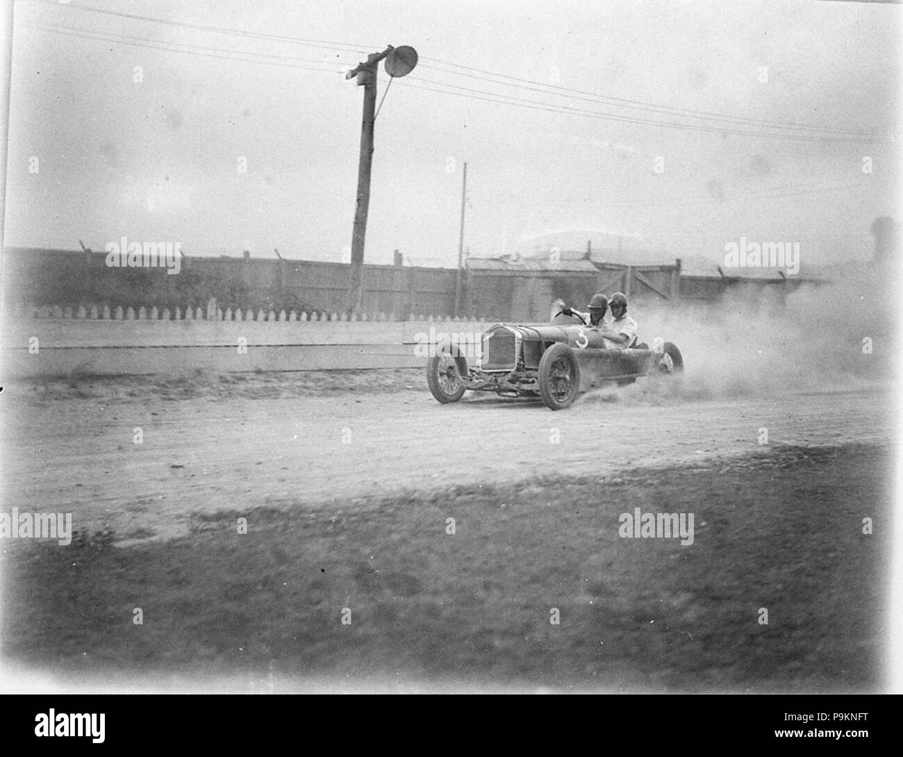 288 SLNSW 8100 Rajo Ford Special of Don Shorten at speed for Cinesound Wentworth Autodrome Nov 1933 Stock Photo