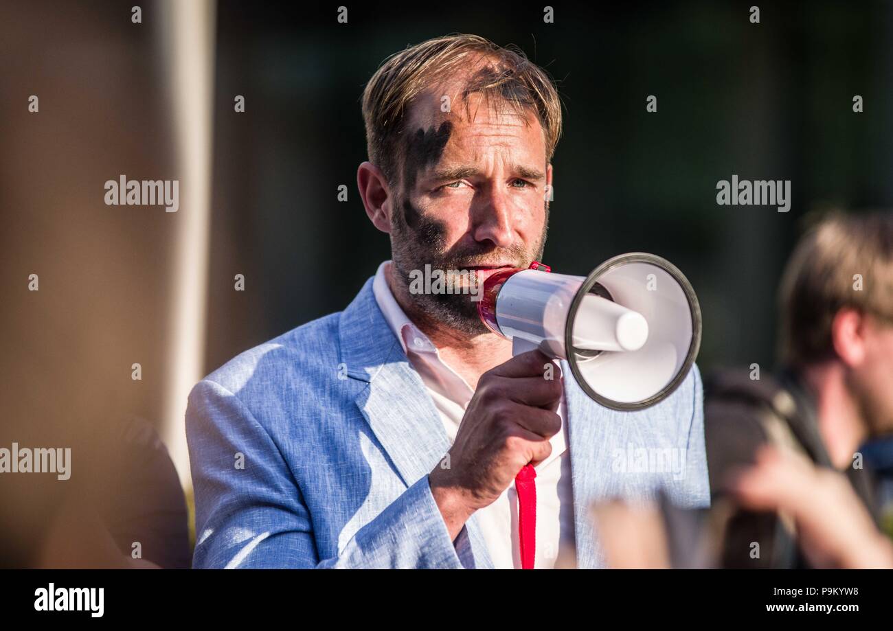 Munich, Bavaria, Germany. 18th July, 2018. PHILIPP RUCH of the ZPS. The political performing arts troupe das Zentrum fuer Politische Schoenheit (The Center for Political Beauty) organized a political action at the headquarters of the Bavarian CSU party, grounding the CDU party in Bavaria as a form of protest. During the demonstration the group brought in a mobile crane and covered the CSU's sign with that of the CDU. It took scrambling police more than 30 minutes to bring the troupe member down, during which they called in dozens of reinforcements who then carried out dozens of identity c Stock Photo