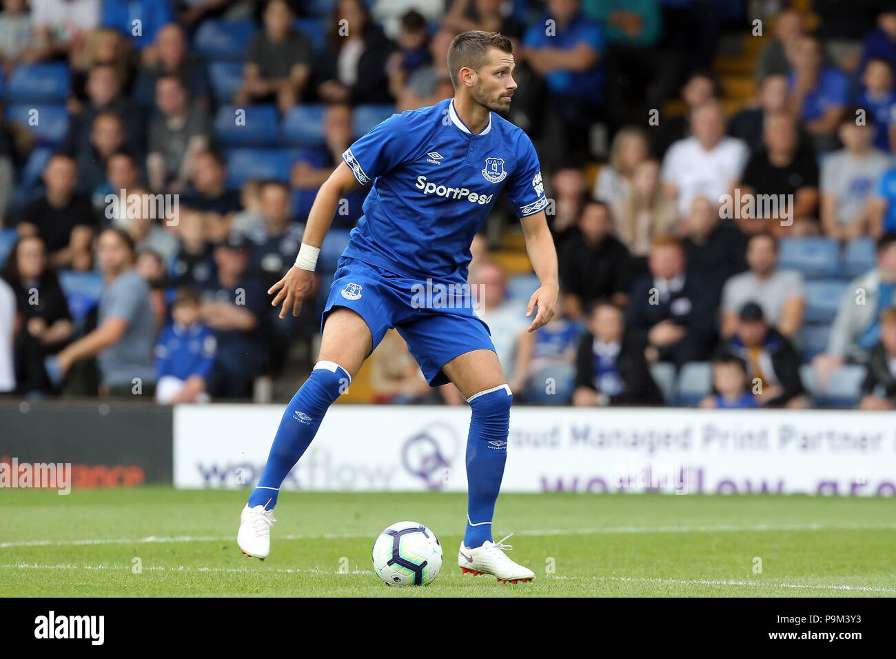 Everton and France midfielder Morgan Schneiderlin gets married to