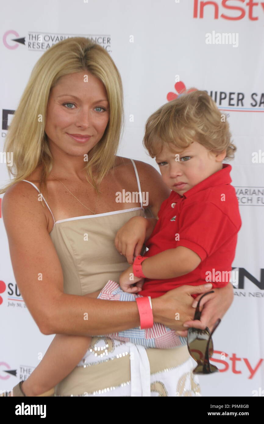 Kelly Ripper Children New York City, USA. 01st Jan, 2005. KELLY RIPA AND KIDS 2005 Photo By ...