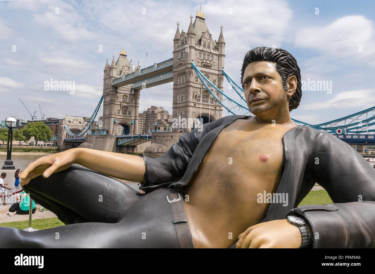 London, UK. 19th July, 2018. More london riverside, London, UK. A huge model of Jeff Goldblum looks over the city of London and London bridge to promote the new movie Jurassic world, fallen kingdom on a hot summers day in the continuing heatwave. Movie star Jeff Goldblum huge model at more london place attracts admirers and fans of the film to the summer by the river festival next to city hall and tower bridge. Credit: Steve Hawkins Photography/Alamy Live News Stock Photo