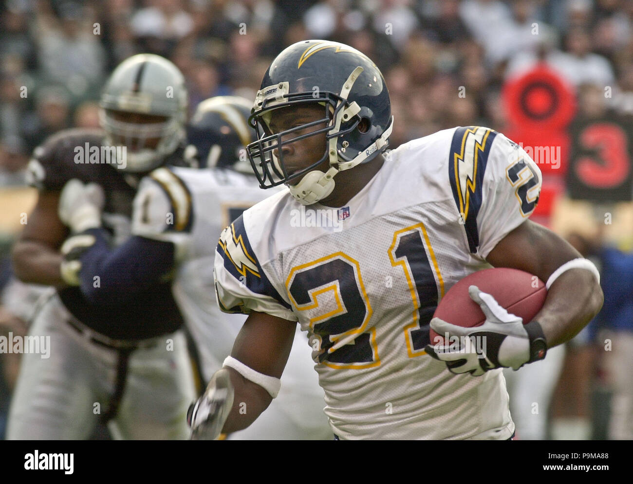 Oakland, California, USA. 18th Nov, 2001. San Diego Chargers