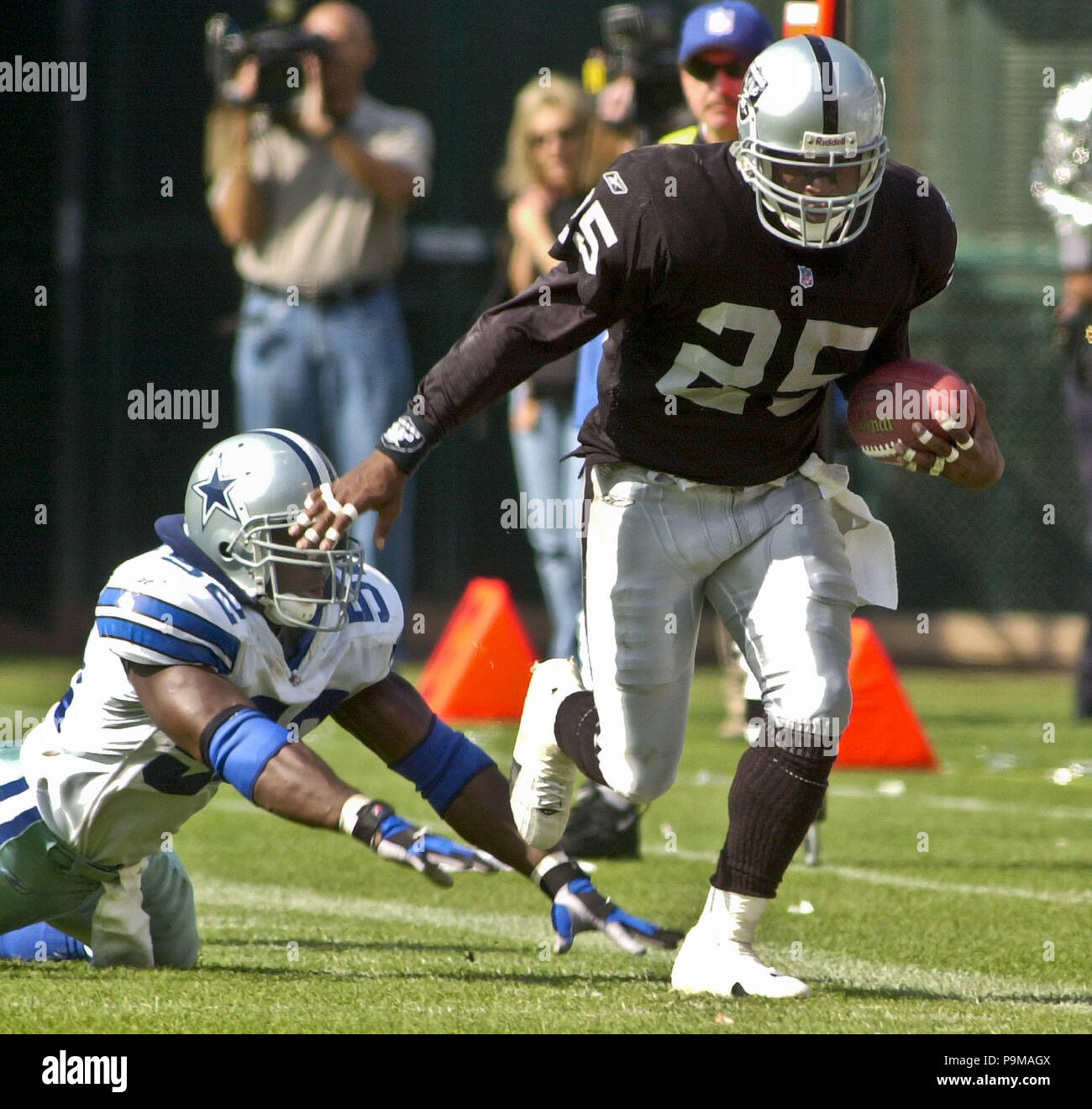 Charlie Garner and Tyrone Wheatley of the Oakland Raiders celebrate a  News Photo - Getty Images