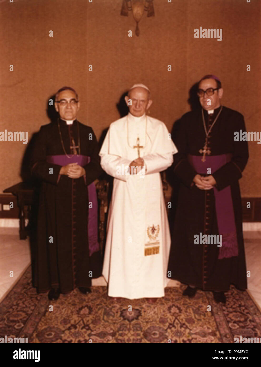 338 Óscar Arnulfo Romero with Pope Paul VI Stock Photo