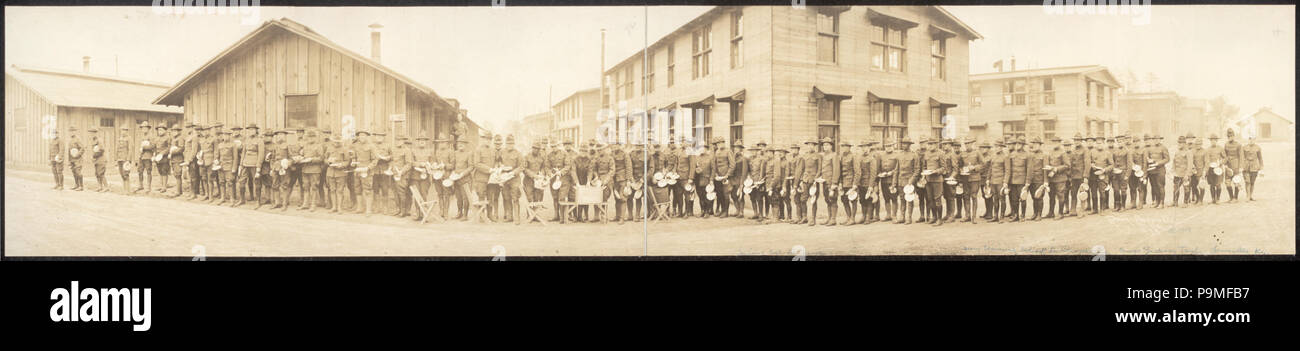 156 Army Training School for Chaplains and approved chaplain candidates, Camp Zachary Taylor, Louisville, Ky., &quot;Lining up for Mess&quot; LCCN2007664313 Stock Photo