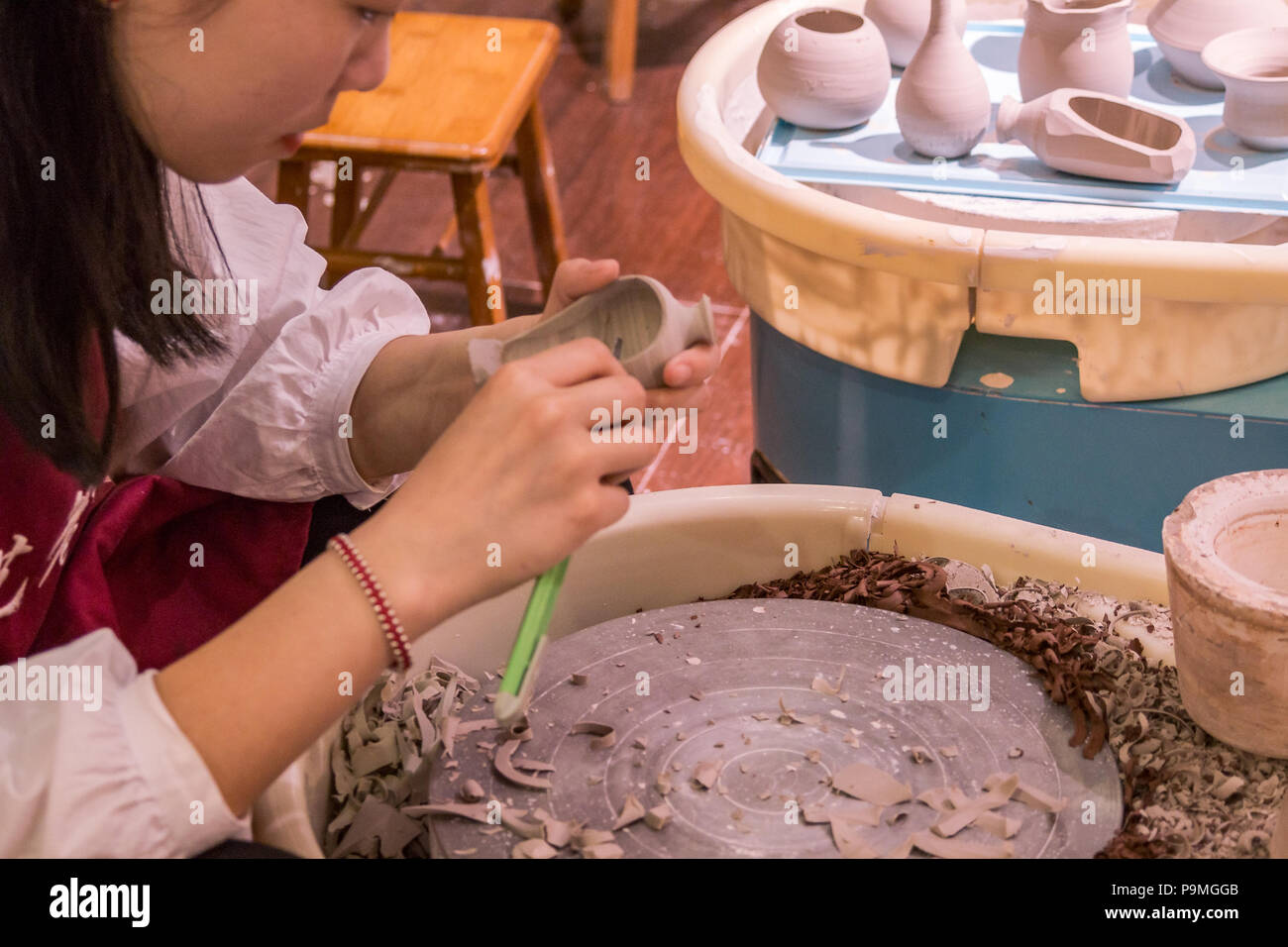 Chinese pottery making hires stock photography and images Alamy