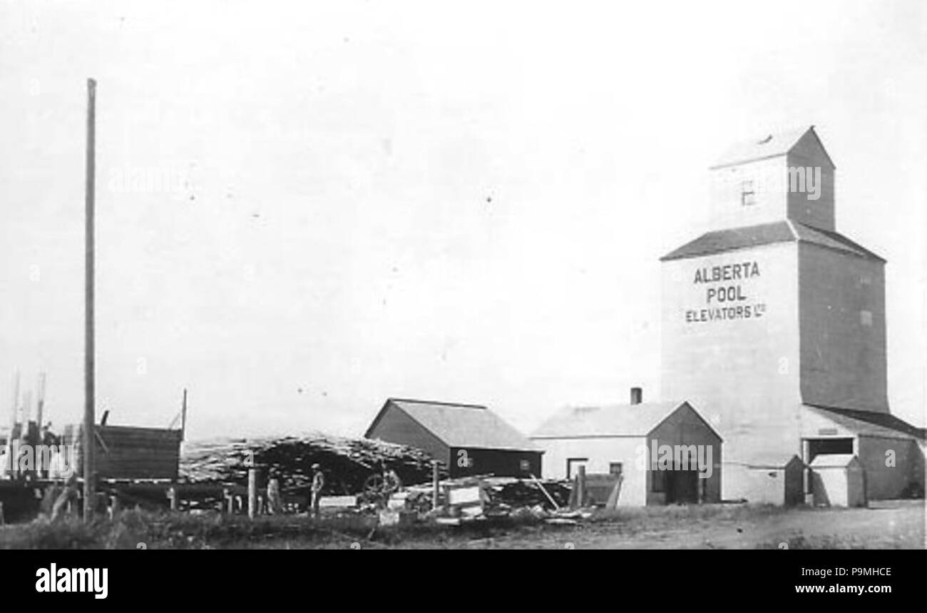 109 Alberta Farmers Co-oprative Elevator Co. Warner, Alta 1920 Stock Photo