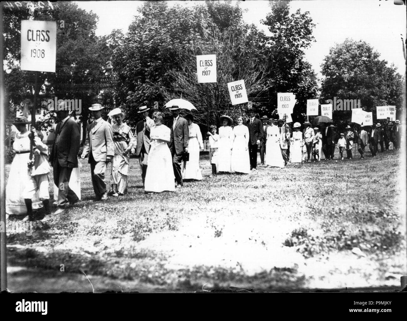 1913 commencement hi-res stock photography and images - Alamy