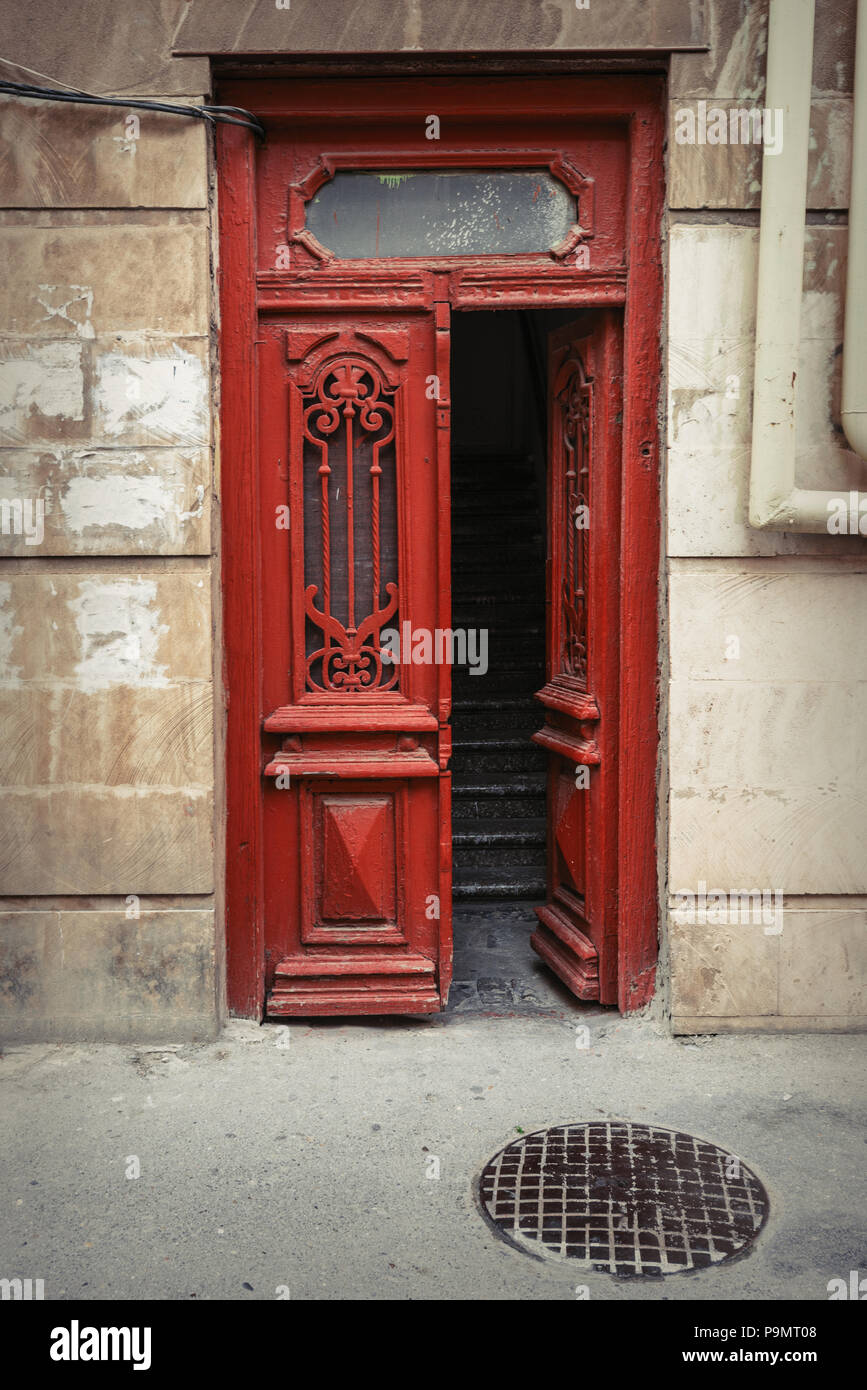Wooden door entrance hi-res stock photography and images - Alamy