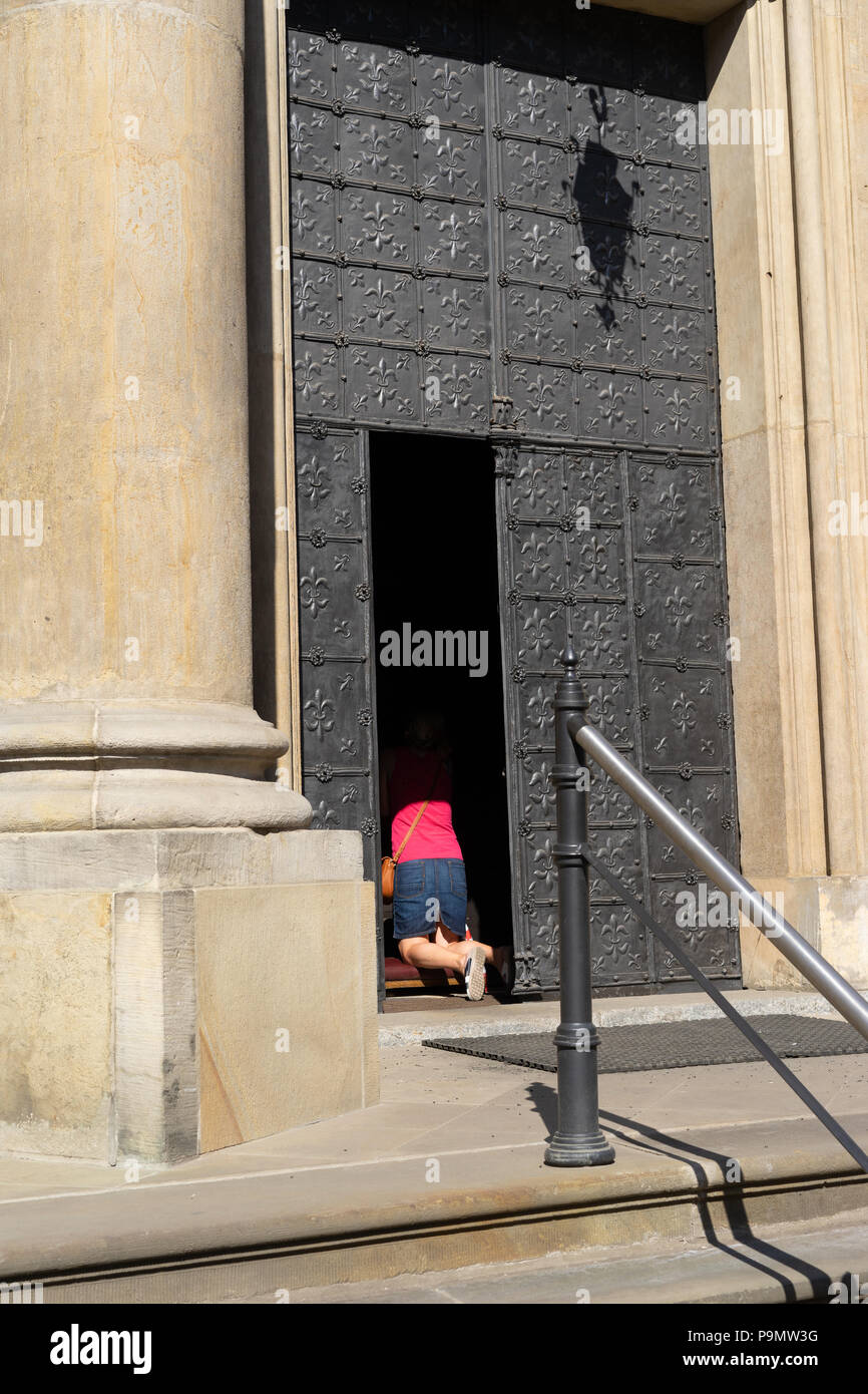 Kneeling Church Stock Photos Kneeling Church Stock Images Alamy