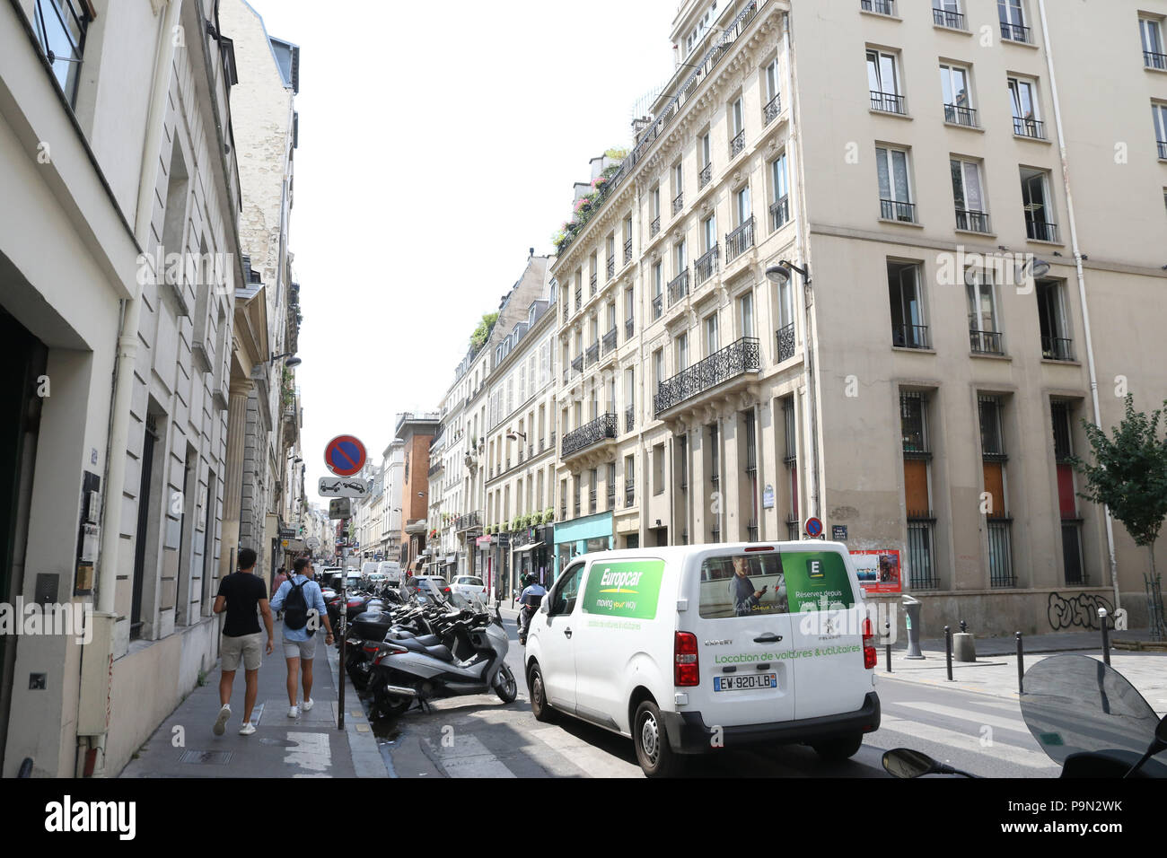 La rue du Faubourg-Poissonnière, Paris, France Stock Photo - Alamy