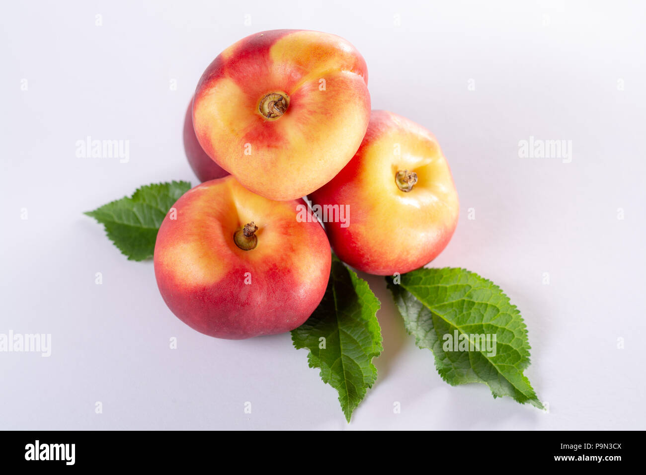 New hybrid sweet fruit nectarina platerina, flat Saturn or donut