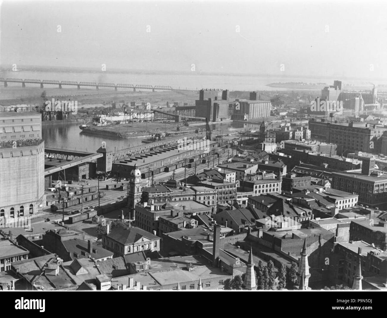Montreal skyline view Black and White Stock Photos & Images - Alamy