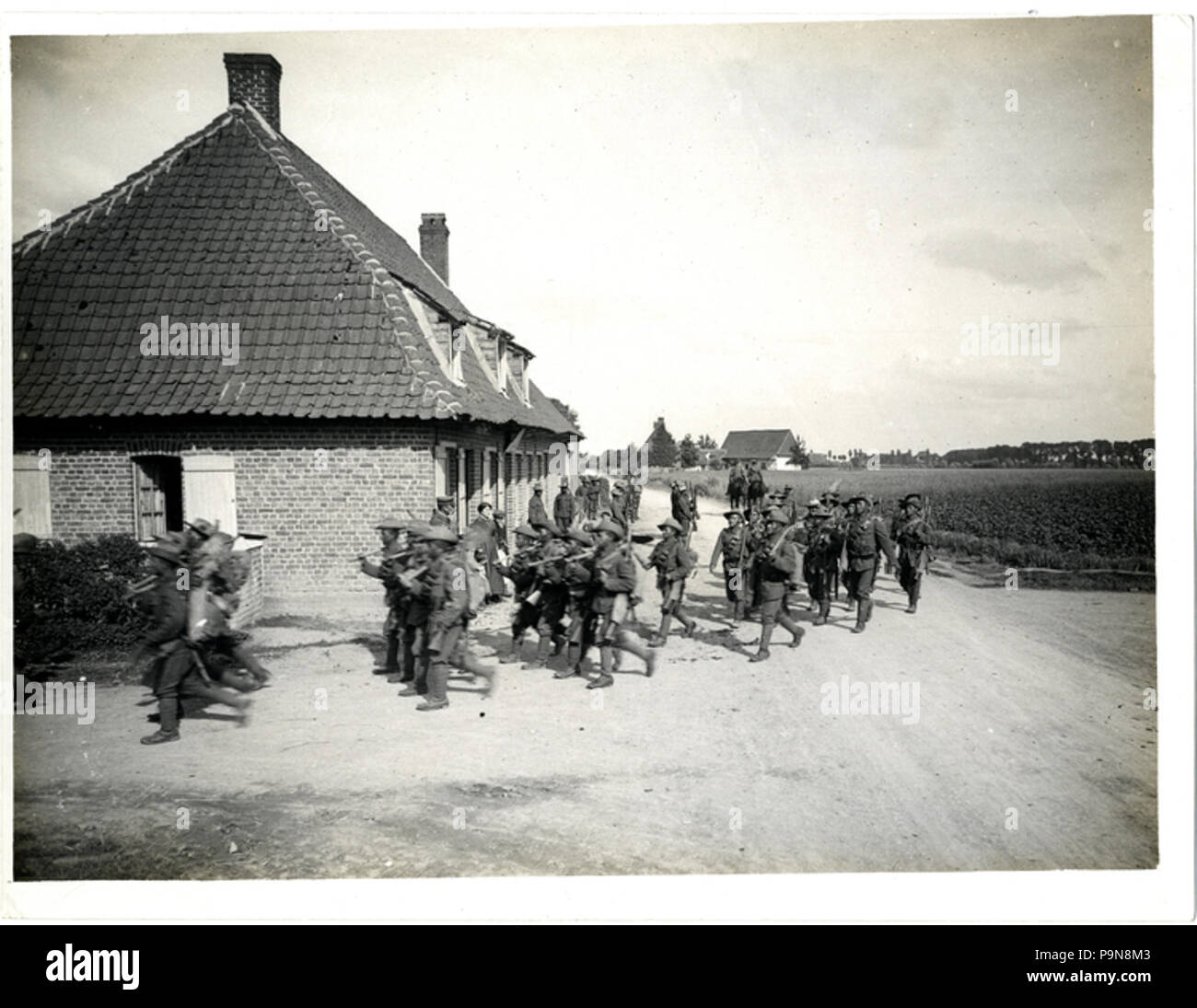 World war 1 soldiers marching hi-res stock photography and images - Alamy