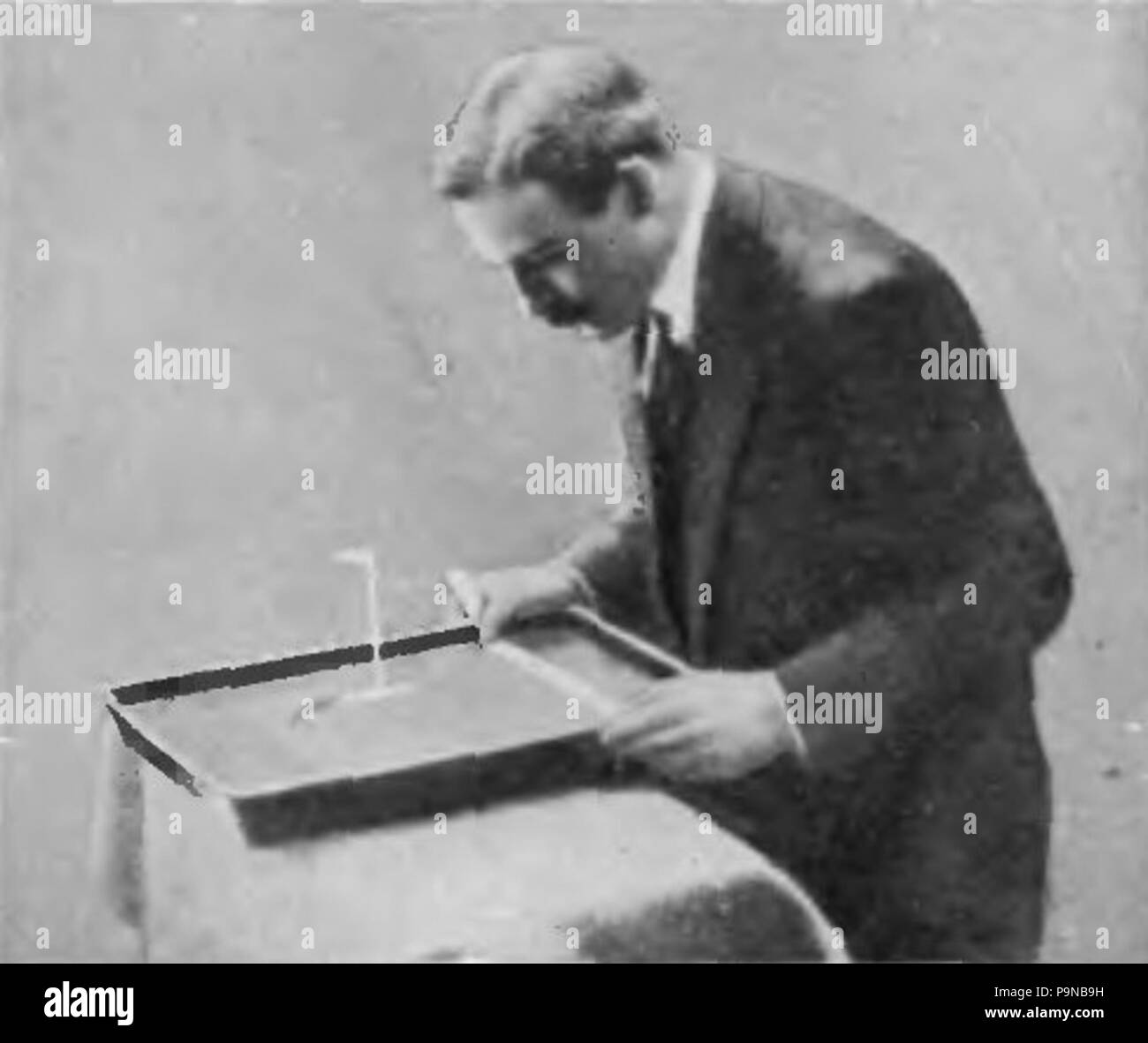 Braggs law of diffraction hi-res stock photography and images - Alamy