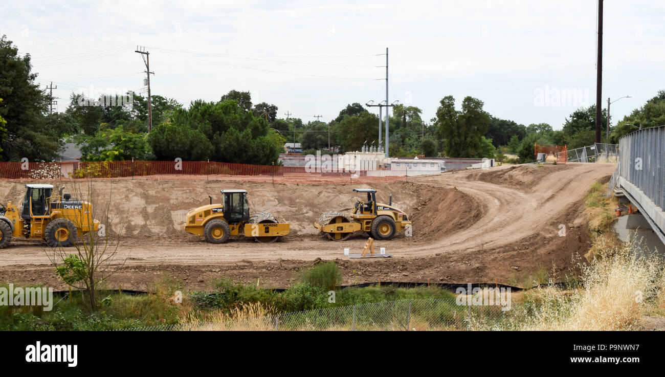 U.S. Army Corps of Engineers Deputy Chief of Civil Works for the Great Lakes & Ohio River Division Yvonne Prettyman-Beck visits levee construction sites and flood risk management features in Sacramento, California, July 13, 2018 (U.S. Army photo by Nancy Allen) Stock Photo