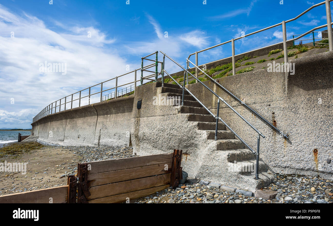 Beach sea wall groynes hires stock photography and images Alamy