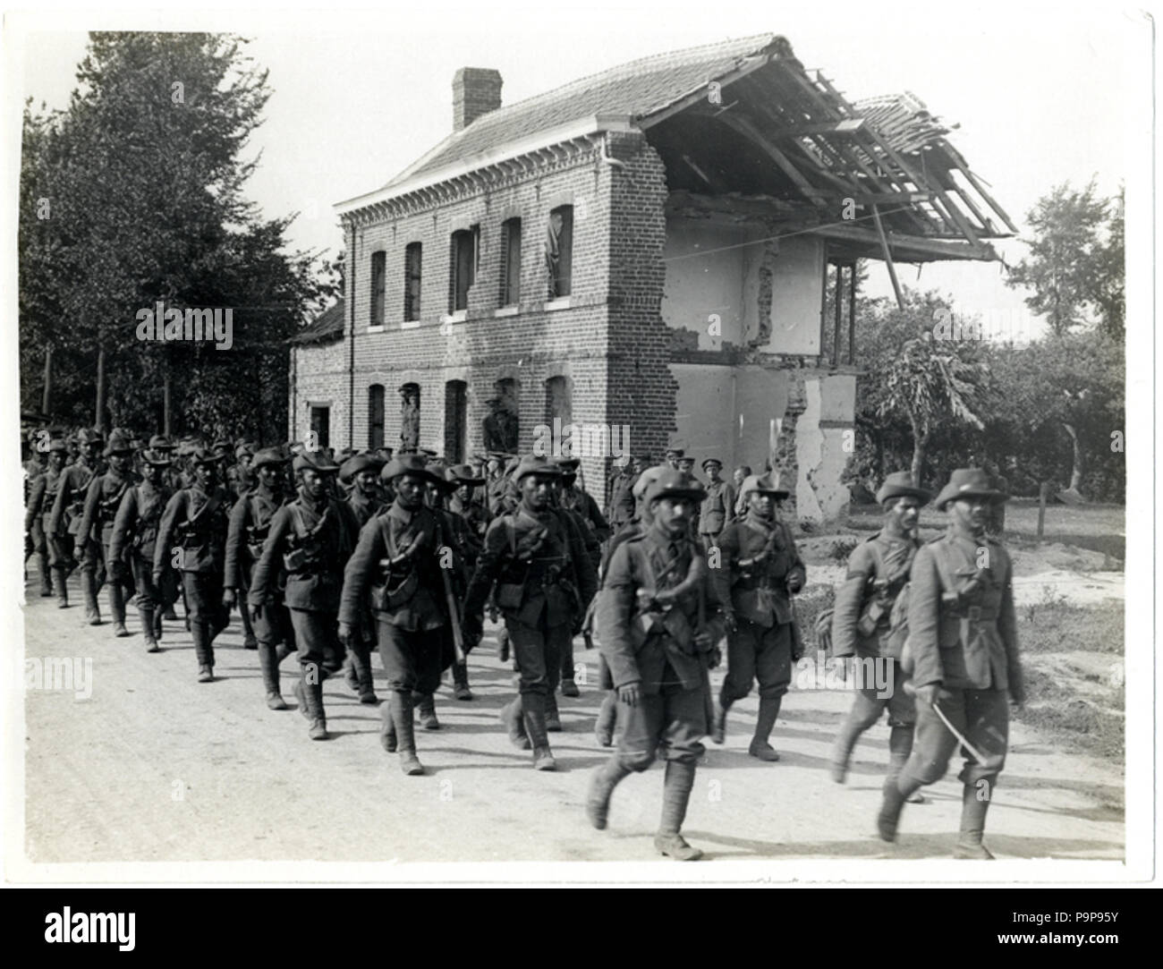 46 39th Garhwali Riflemen on the march in France (Photo 24-238) Stock Photo