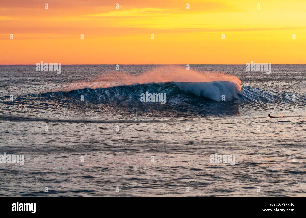 Sunset Beach Oahu Surf High Resolution Stock Photography and Images - Alamy
