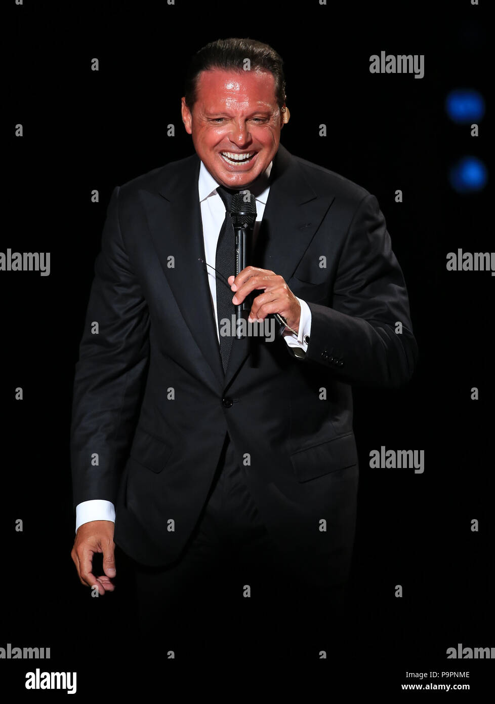 Mexican singer Luis Miguel during his concert at the Multipurpose Center,  as part of their tour called Déjà vu Stock Photo - Alamy