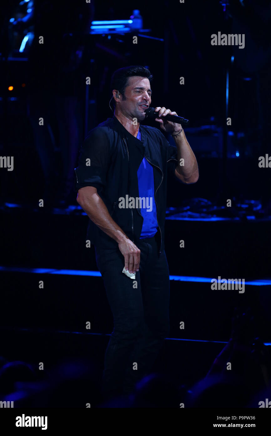 El cantante, bailarín y actor puertorriqueño Chayanne , durante su concierto en el AVA Amphitheater de casino del Sol en Tucson Arizona , el 4 de sep Stock Photo