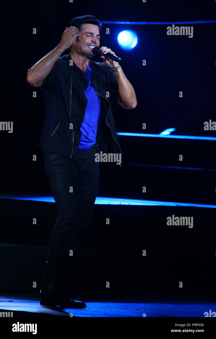 El cantante, bailarín y actor puertorriqueño Chayanne , durante su concierto en el AVA Amphitheater de casino del Sol en Tucson Arizona , el 4 de sep Stock Photo