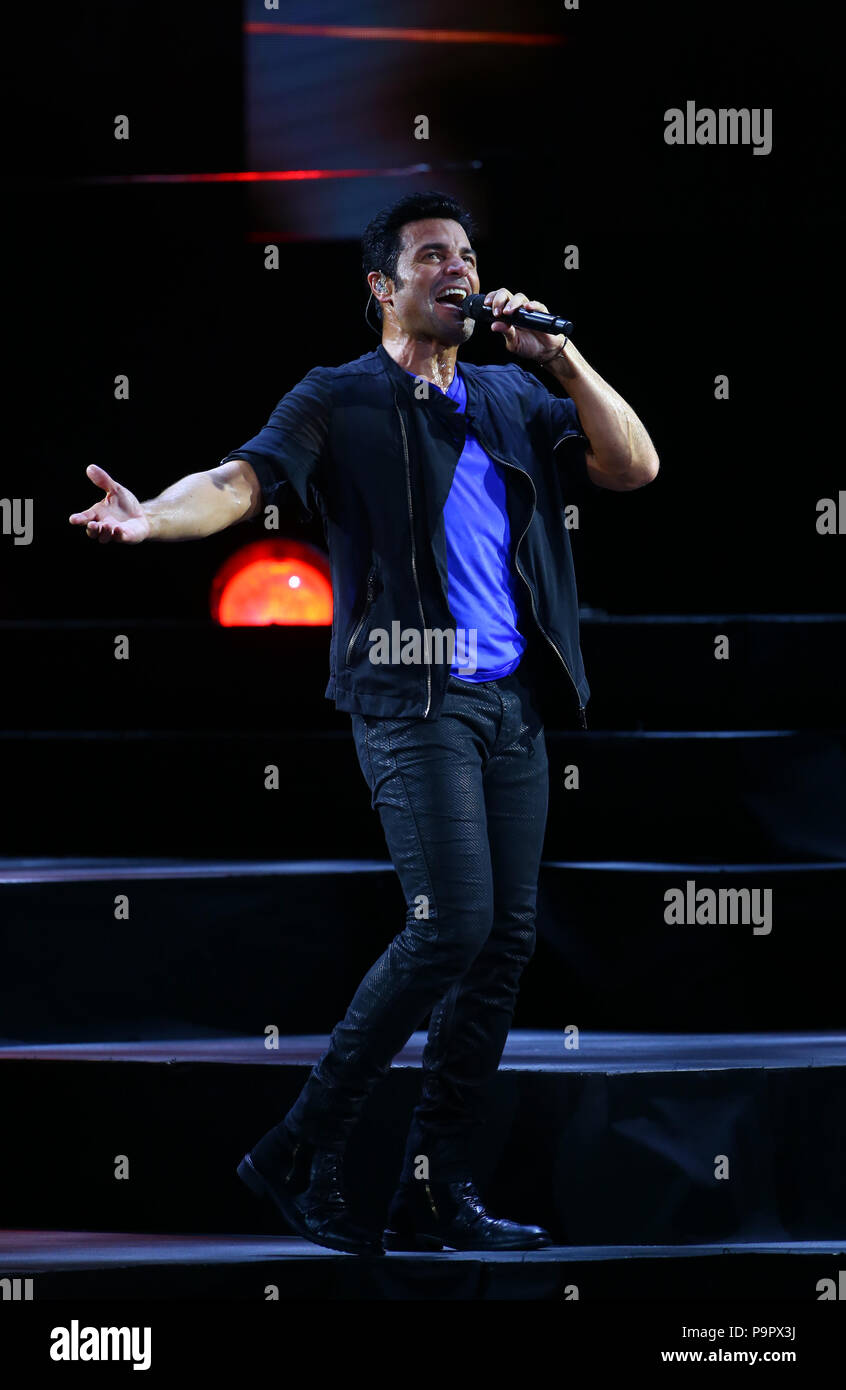 El cantante, bailarín y actor puertorriqueño Chayanne , durante su concierto en el AVA Amphitheater de casino del Sol en Tucson Arizona , el 4 de sep Stock Photo
