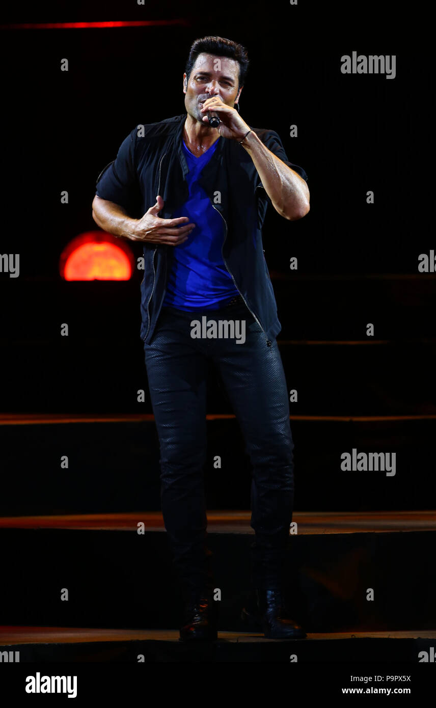 El cantante, bailarín y actor puertorriqueño Chayanne , durante su concierto en el AVA Amphitheater de casino del Sol en Tucson Arizona , el 4 de sep Stock Photo