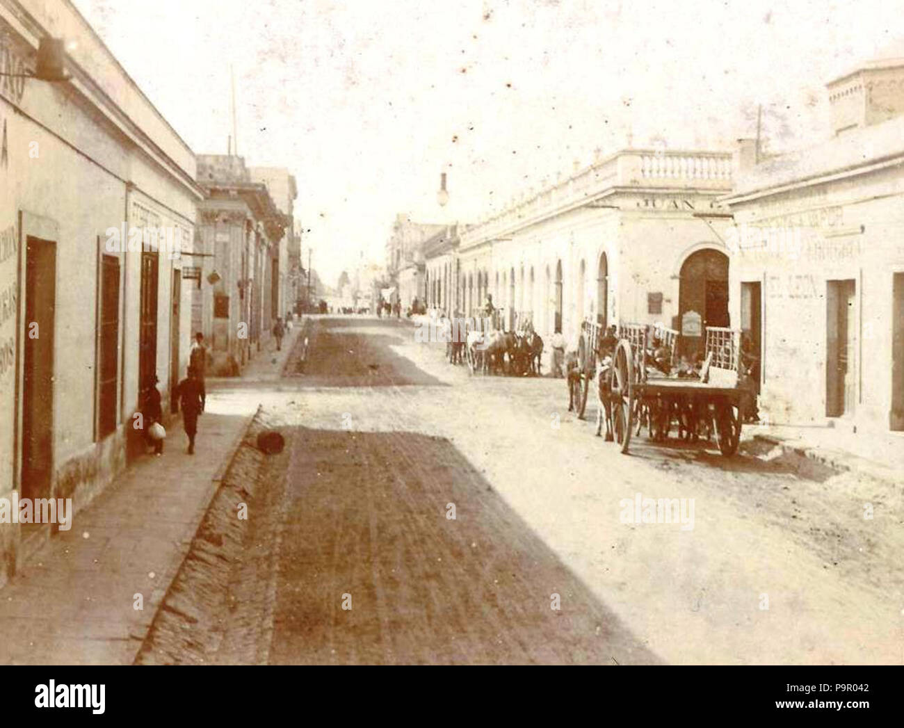 149 Archivo General de la Nación Argentina 1890 Buenos Aires, carro  irrigante Stock Photo - Alamy