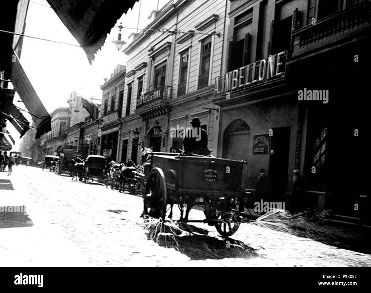 149 Archivo General de la Nación Argentina 1890 Buenos Aires, carro  irrigante Stock Photo - Alamy